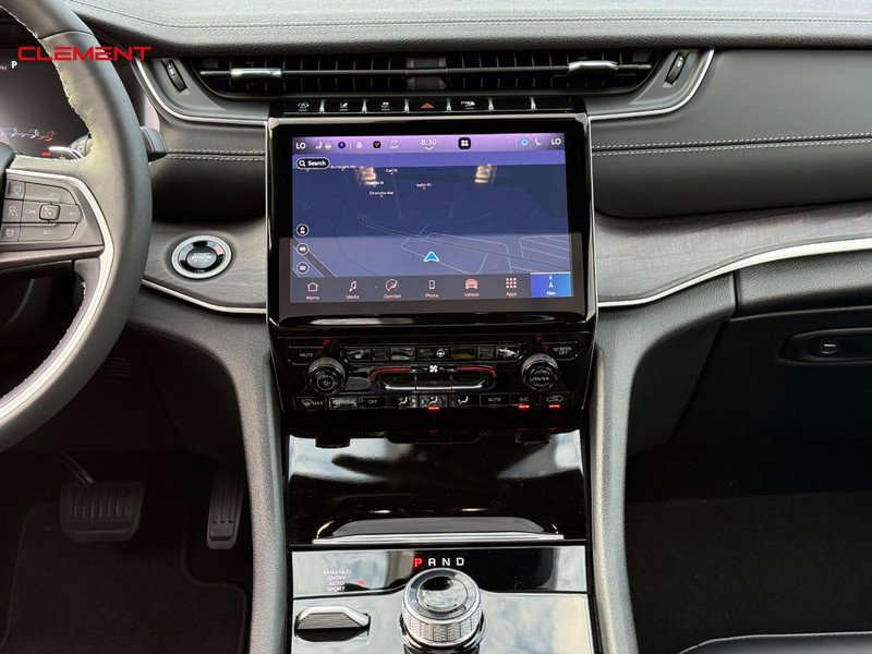 Used 2025 Jeep Grand Cherokee L Limited w/ Black Appearance Package AWD/4WD image 19
