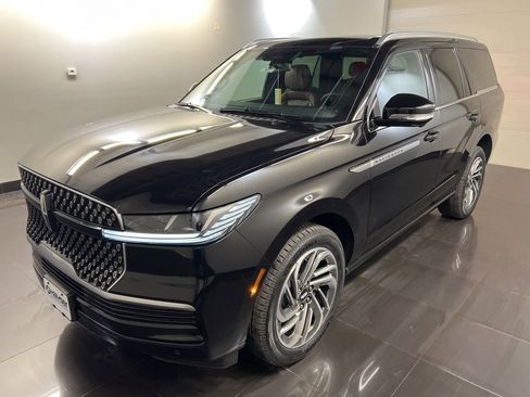 New 2026 Lincoln Navigator Reserve AWD/4WD image 3