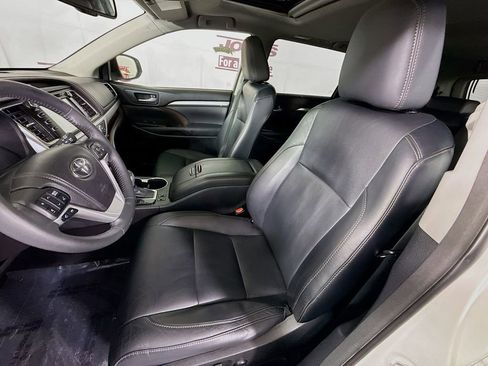 Used 2014 Toyota Highlander XLE AWD/4WD image 27