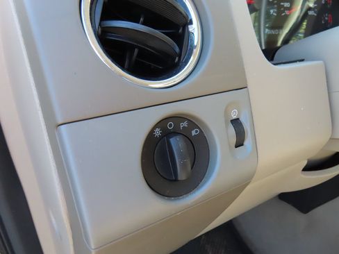 Used 2005 Ford F150 4x4 Regular Cab image 13