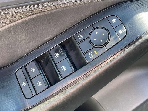 Used 2023 Nissan Rogue S image 16