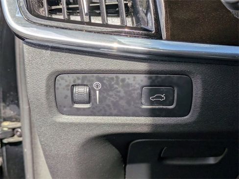 Used 2018 Volvo S90 T5 Momentum w/ Convenience Package image 13