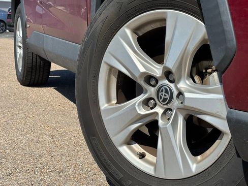 Used 2021 Toyota RAV4 XLE w/ Convenience Package image 2