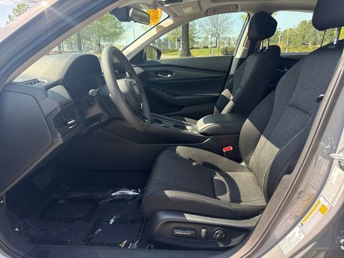 Used 2025 Honda Accord SE image 13