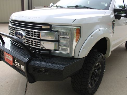 Used 2017 Ford F250 Platinum w/ Platinum Ultimate Package AWD/4WD image 4