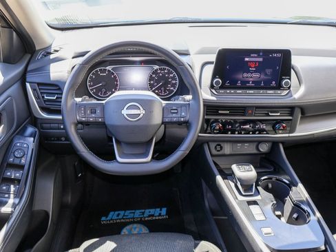 Used 2025 Nissan Rogue SV FWD image 17