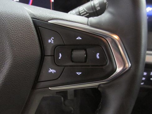 Used 2025 Chevrolet Trax LT w/ LT Convenience Package image 32