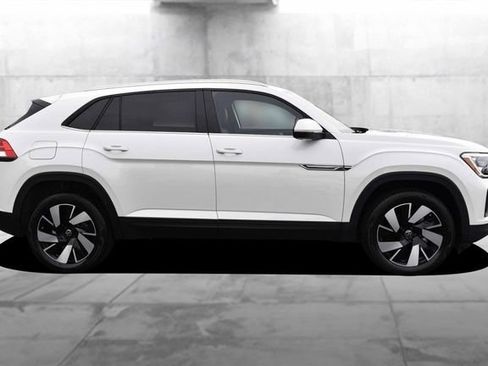 Certified 2026 Volkswagen Atlas Cross Sport SE AWD/4WD image 5