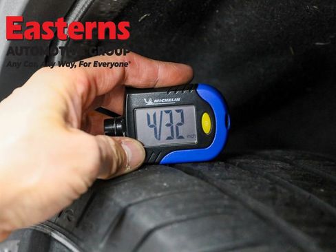 Used 2022 GMC Acadia SLT w/ Technology Package image 29