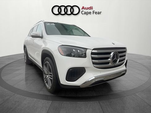 Used 2024 Mercedes-Benz GLS 450 4MATIC image 7