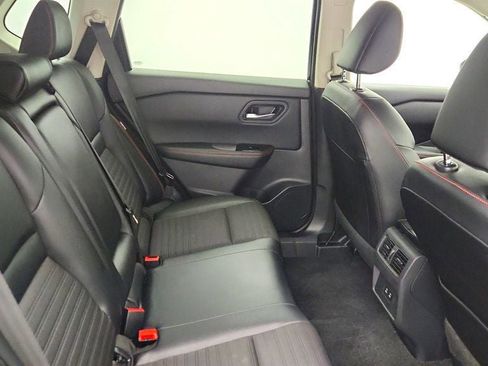 Used 2025 Nissan Rogue SV image 22