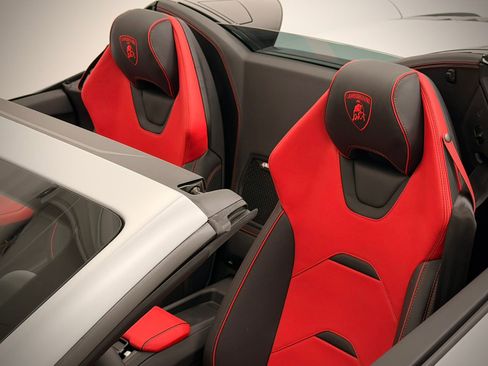 Used 2024 Lamborghini Huracan EVO image 22