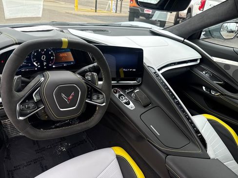 Used 2021 Chevrolet Corvette Stingray Premium Conv w/ Z51 Performance Package image 12