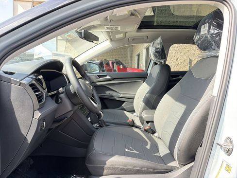 New 2026 Volkswagen Taos SE image 11