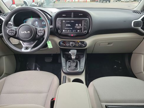 Used 2025 Kia Soul LX image 9