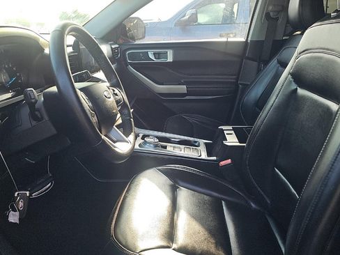 Used 2021 Ford Explorer XLT w/ Equipment Group 202A RWD image 5