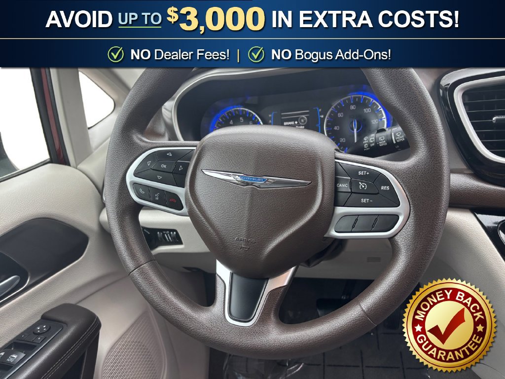 Used 2017 Chrysler Pacifica Touring FWD image 18
