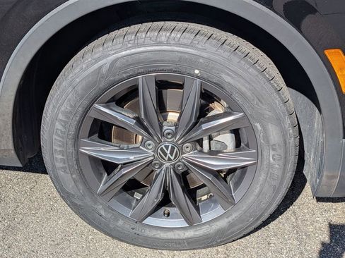 Used 2023 Volkswagen Tiguan SE image 9