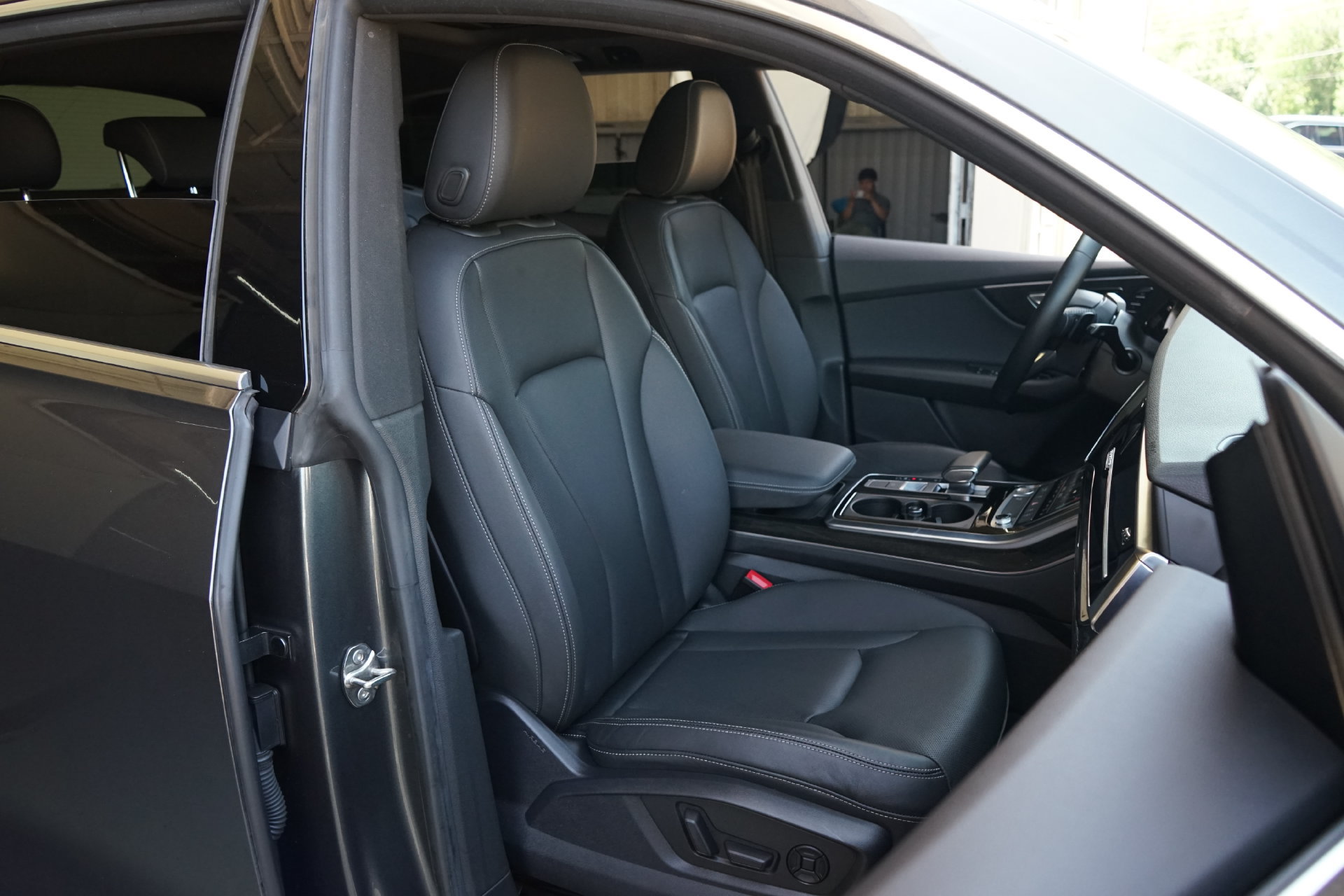 Used 2020 Audi Q8 Premium Plus w/ Premium Plus Package AWD/4WD image 4
