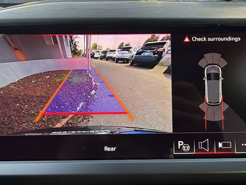 Used 2024 Audi Q4 e-tron Premium Plus w/ Premium Plus image 21