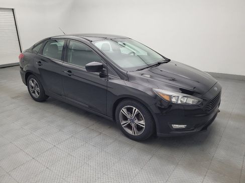 Used 2018 Ford Focus SE w/ SE Appearance Package FWD image 11
