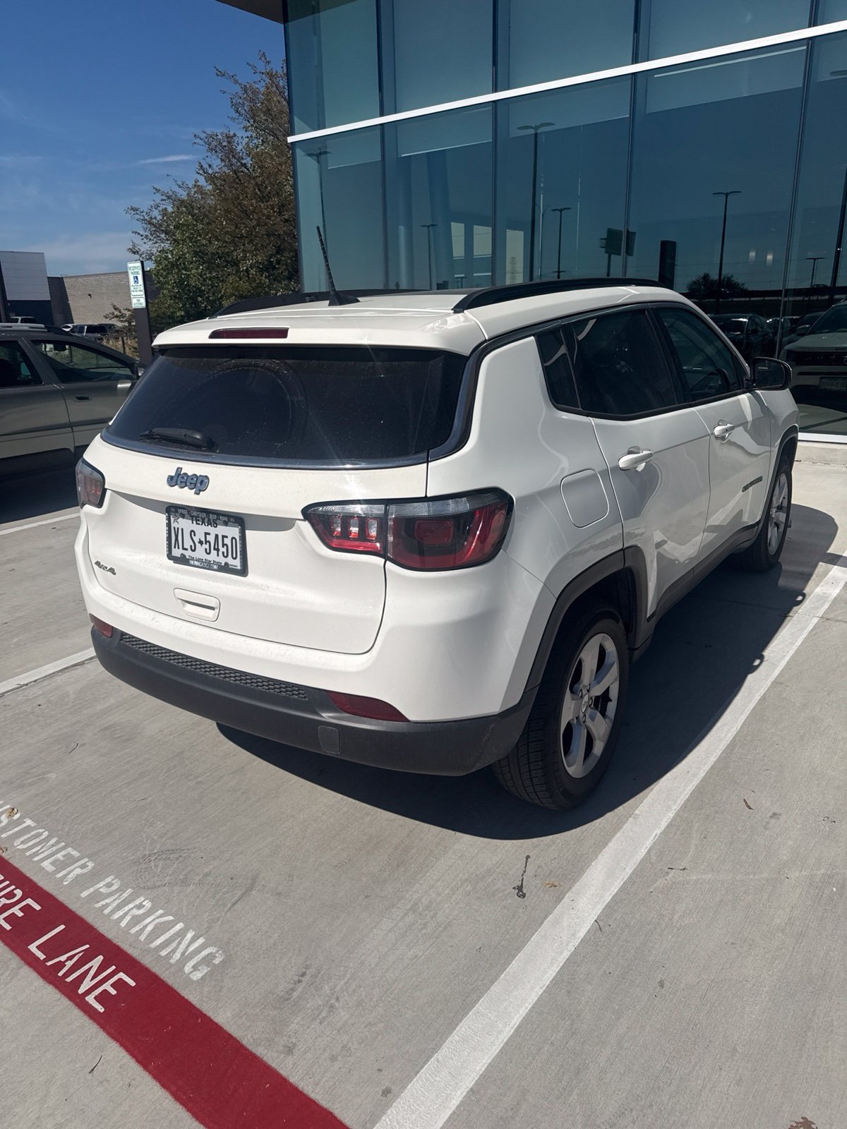 Used 2017 Jeep Compass Latitude w/ Popular Equipment Group AWD/4WD image 3