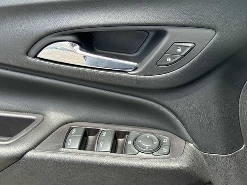 Used 2022 Chevrolet Equinox LT image 18