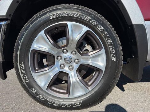 Used 2019 RAM 1500 Laramie AWD/4WD image 15