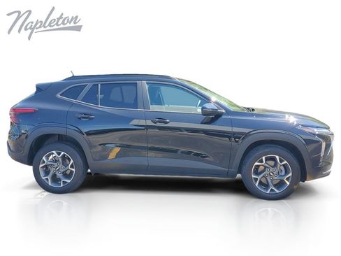 Used 2025 Chevrolet Trax LT w/ LT Convenience Package FWD image 7