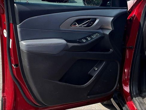 Used 2021 Chevrolet Traverse LT image 21