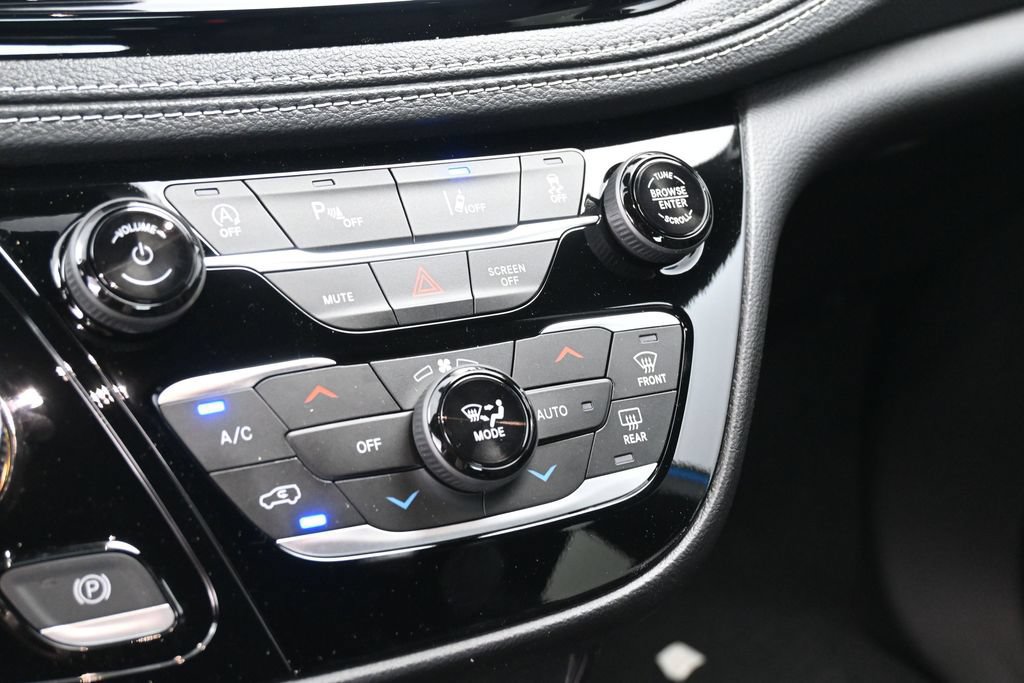 New 2027 Chrysler Pacifica Select w/ Family Tech Group FWD image 20