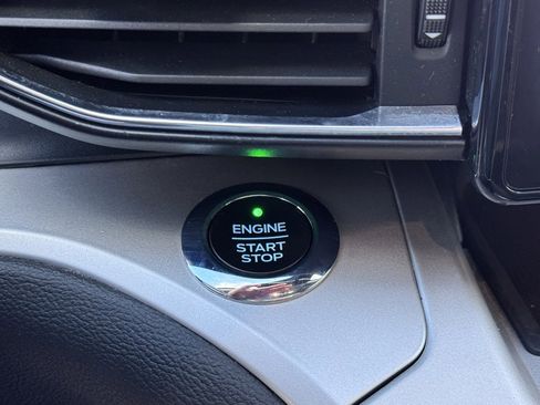 Used 2021 Ford Explorer XLT w/ Equipment Group 202A image 18