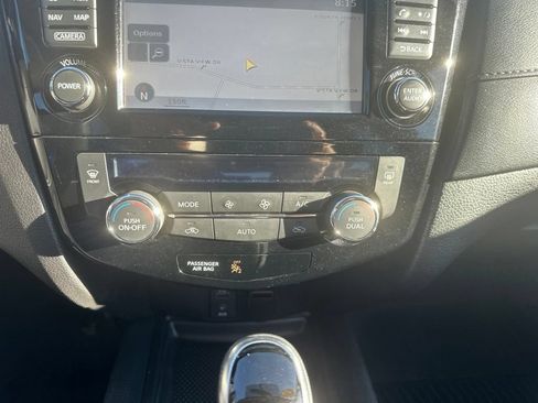 Used 2017 Nissan Rogue SV AWD/4WD image 4