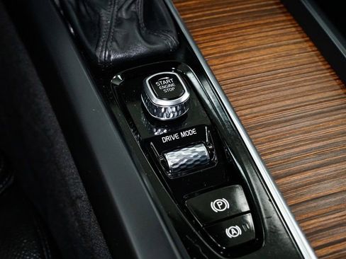 Used 2020 Volvo XC60 T6 Inscription w/ Protection Package Premier image 22