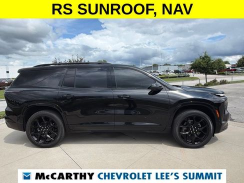 Used 2024 Chevrolet Traverse RS FWD image 16