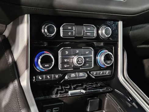 Used 2023 GMC Yukon Denali image 32