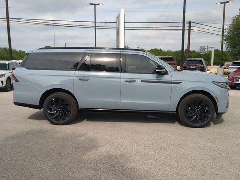 New 2026 Lincoln Navigator L Reserve AWD/4WD image 2