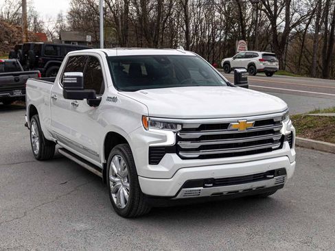 Used 2024 Chevrolet Silverado 1500 High Country w/ Technology Package image 3