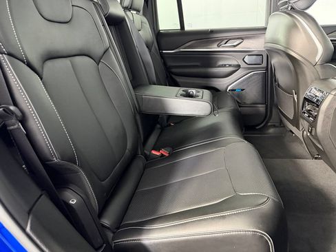 Used 2024 Jeep Grand Cherokee Overland w/ Advanced Protech Group III AWD/4WD image 19