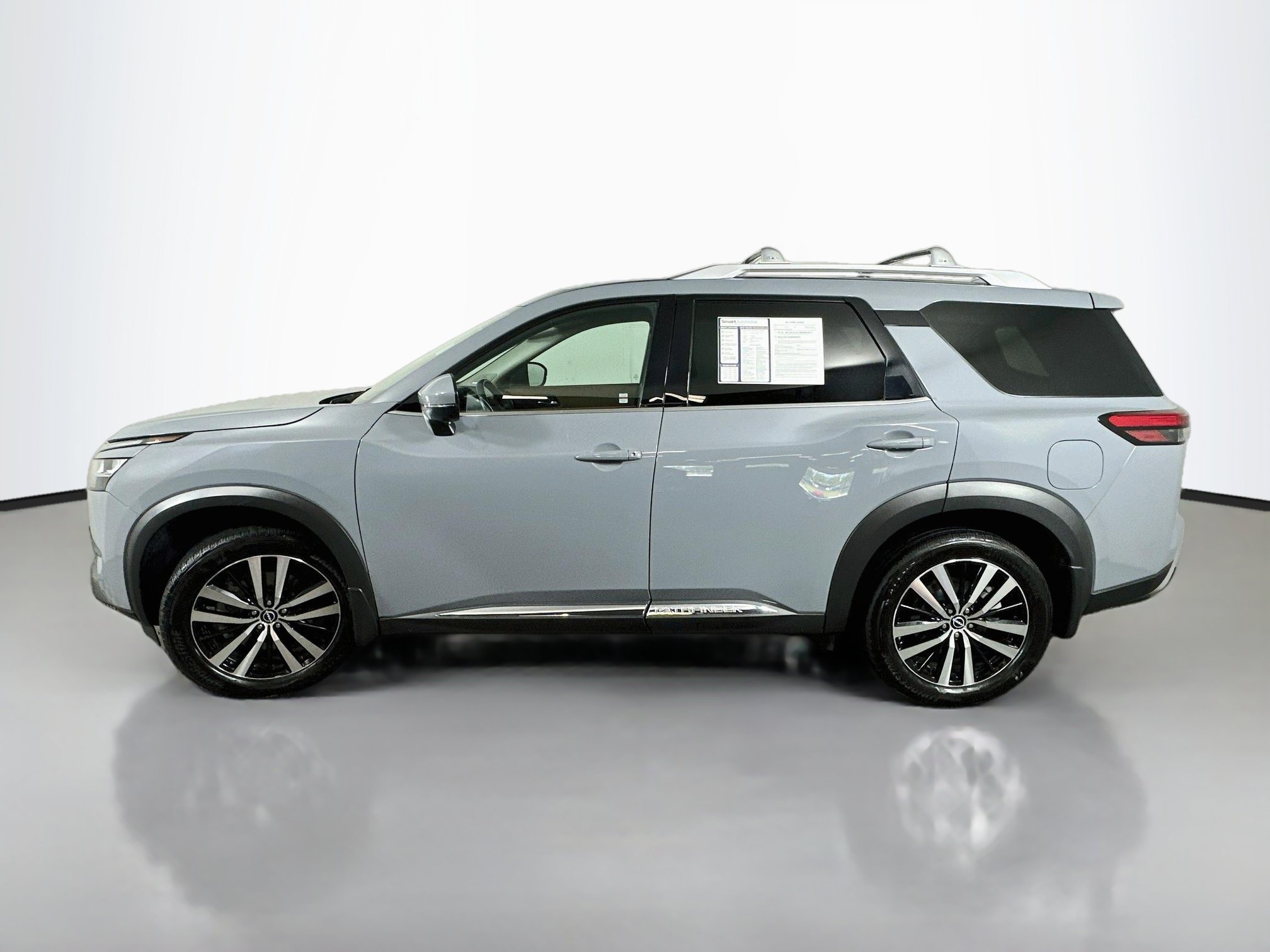 Used 2023 Nissan Pathfinder Platinum AWD/4WD image 4