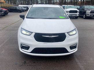 Certified 2025 Chrysler Pacifica Select video 3