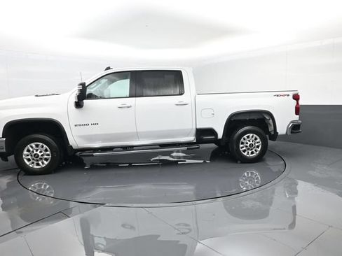 Used 2025 Chevrolet Silverado 2500 LT w/ Convenience Package AWD/4WD image 5