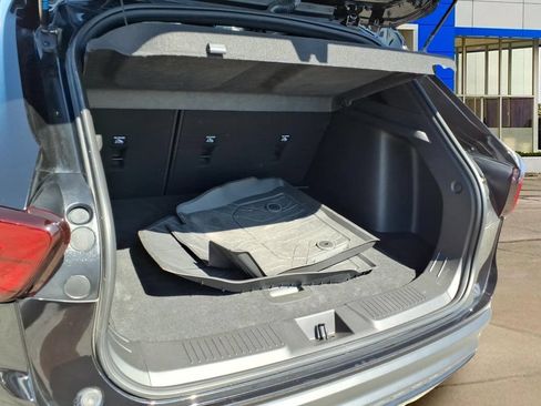 Used 2025 Chevrolet Trax RS FWD image 24