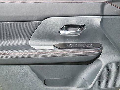 New 2026 Nissan Kicks SR w/ Illumination Package FWD image 6