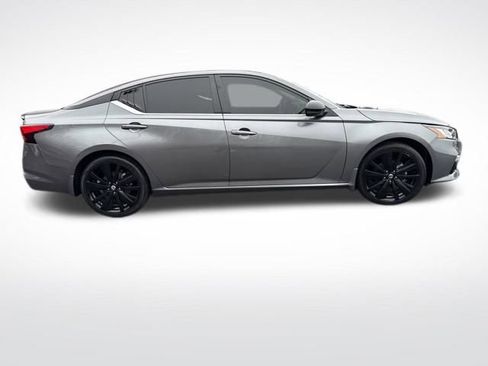 Used 2022 Nissan Altima 2.5 SR w/ Midnight Edition Package image 6