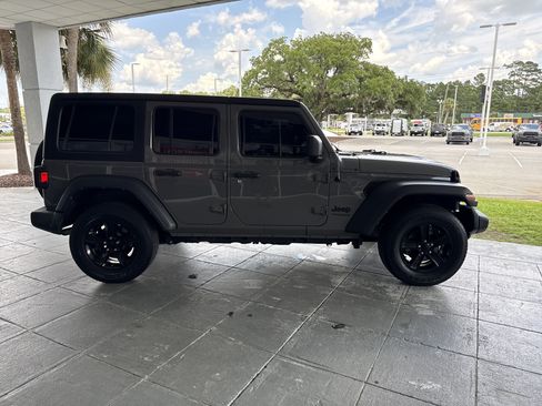 Used 2022 Jeep Wrangler Unlimited Sport AWD/4WD image 11