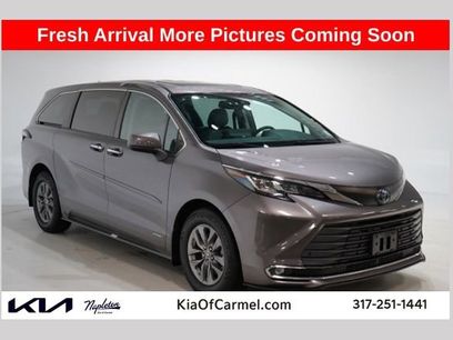 Used 2021 Toyota Sienna XLE