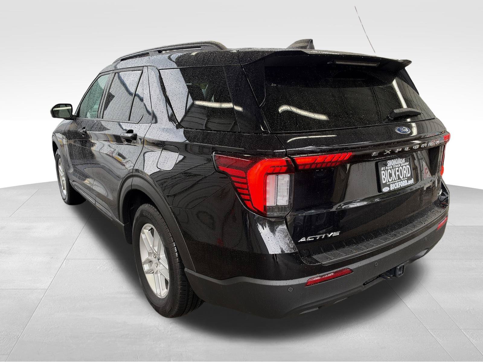 Used 2026 Ford Explorer Active AWD/4WD image 8