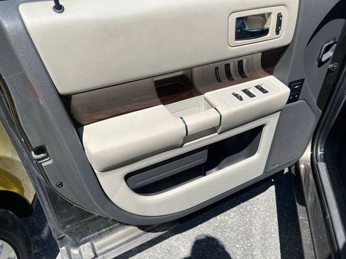 Used 2011 Ford Flex SEL w/ Rapid Spec Order Code FWD image 6