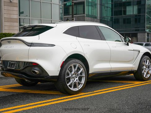Used 2021 Aston Martin DBX image 8